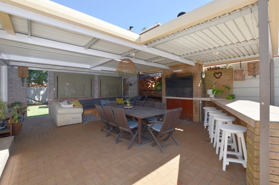 5 Bedroom Property for Sale in Welgelegen 2 Western Cape
